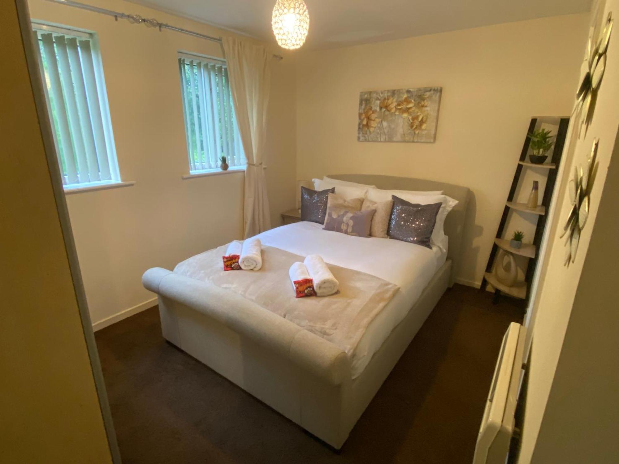 Lovely 2 Dbl Bed Apartment Near Heaton Park And North Manchester Hospital With Parking Zewnętrze zdjęcie