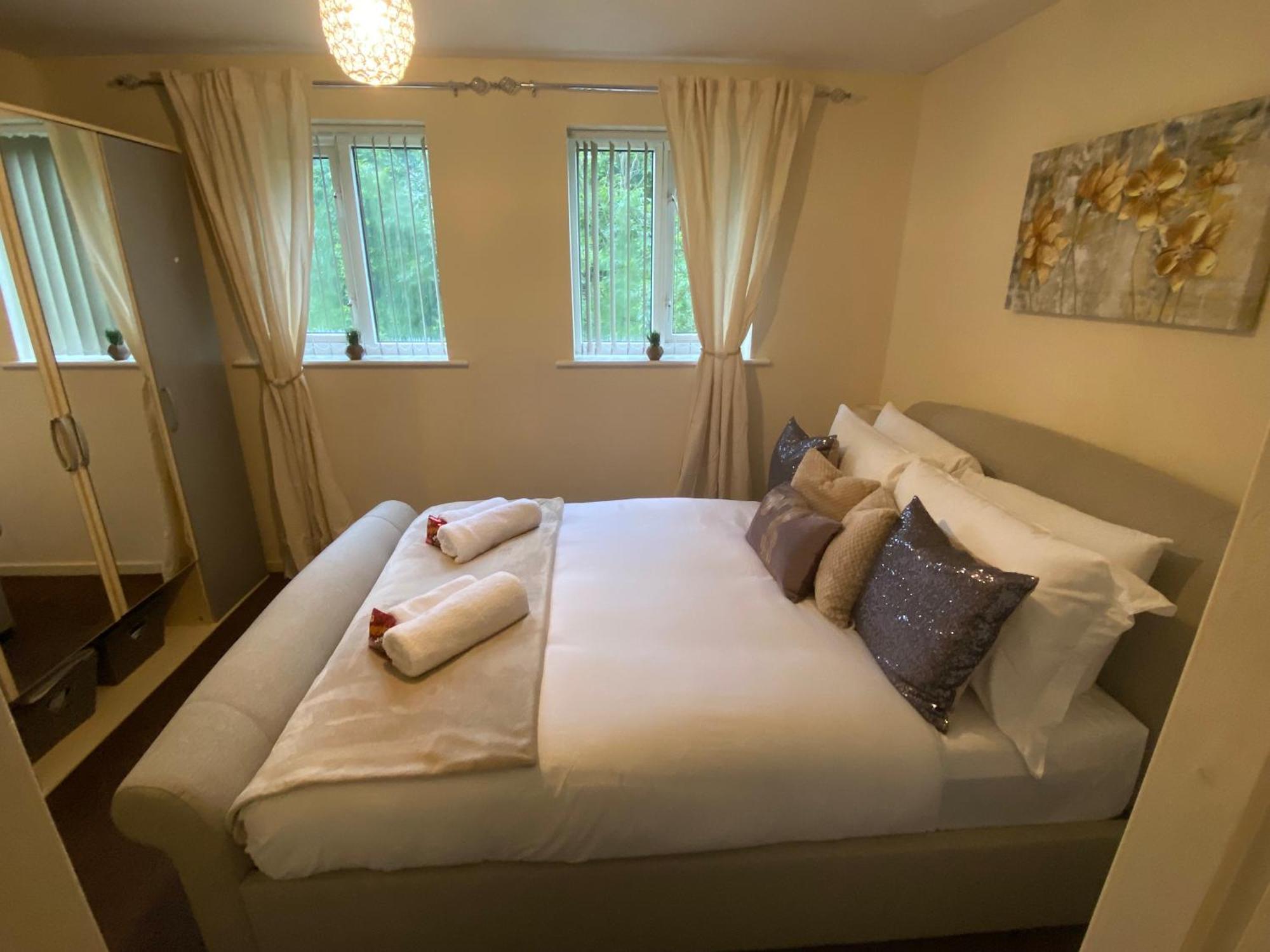 Lovely 2 Dbl Bed Apartment Near Heaton Park And North Manchester Hospital With Parking Zewnętrze zdjęcie