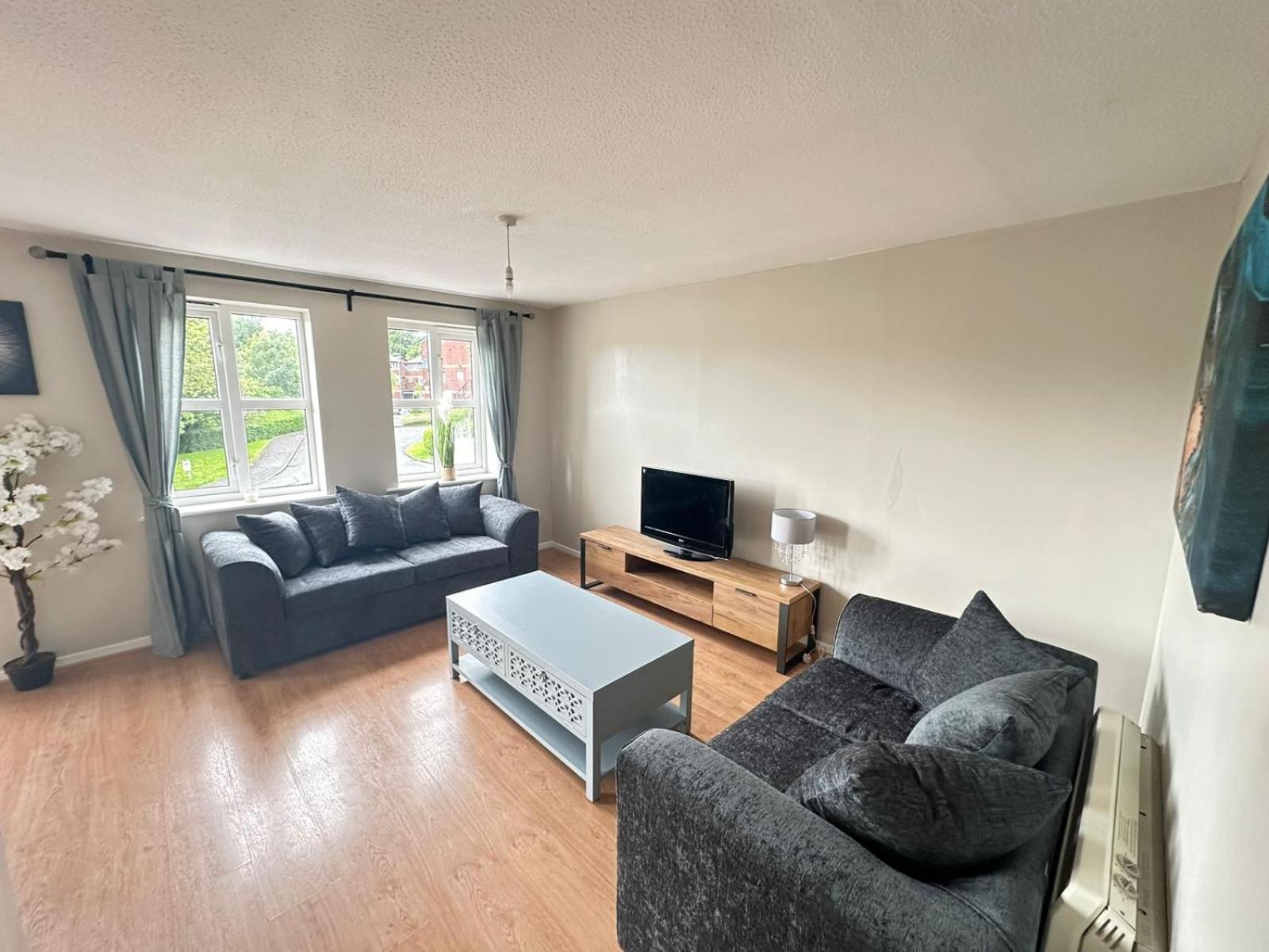 Lovely 2 Dbl Bed Apartment Near Heaton Park And North Manchester Hospital With Parking Zewnętrze zdjęcie