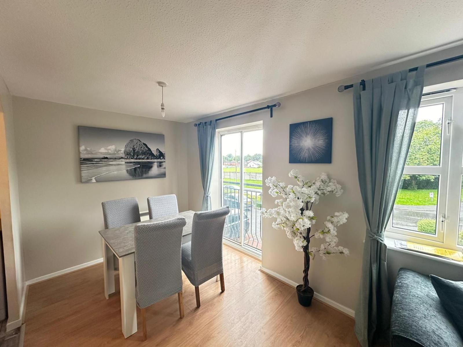 Lovely 2 Dbl Bed Apartment Near Heaton Park And North Manchester Hospital With Parking Zewnętrze zdjęcie