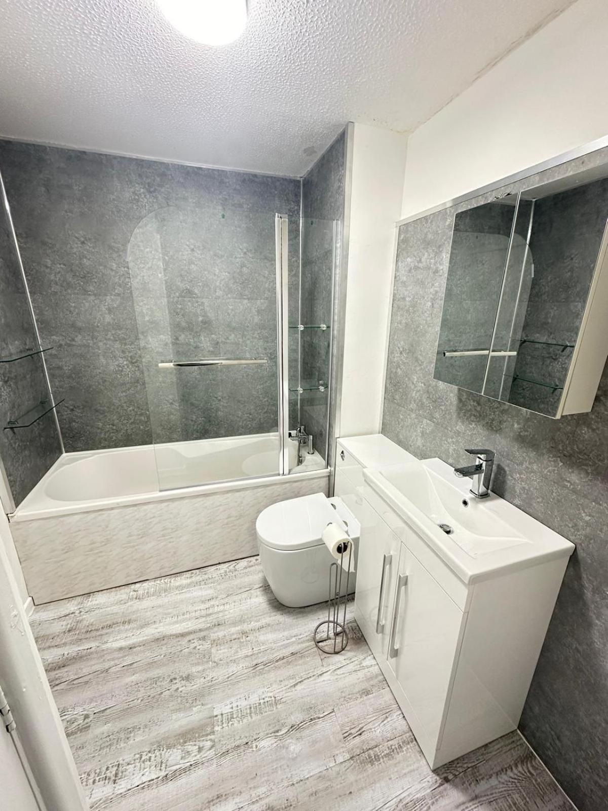 Lovely 2 Dbl Bed Apartment Near Heaton Park And North Manchester Hospital With Parking Zewnętrze zdjęcie